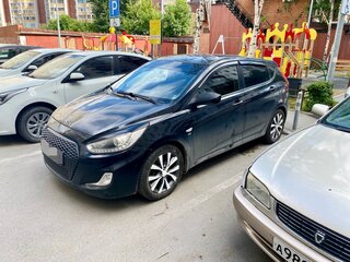 2013 Hyundai Solaris I, чёрный, 865000 рублей, вид 1
