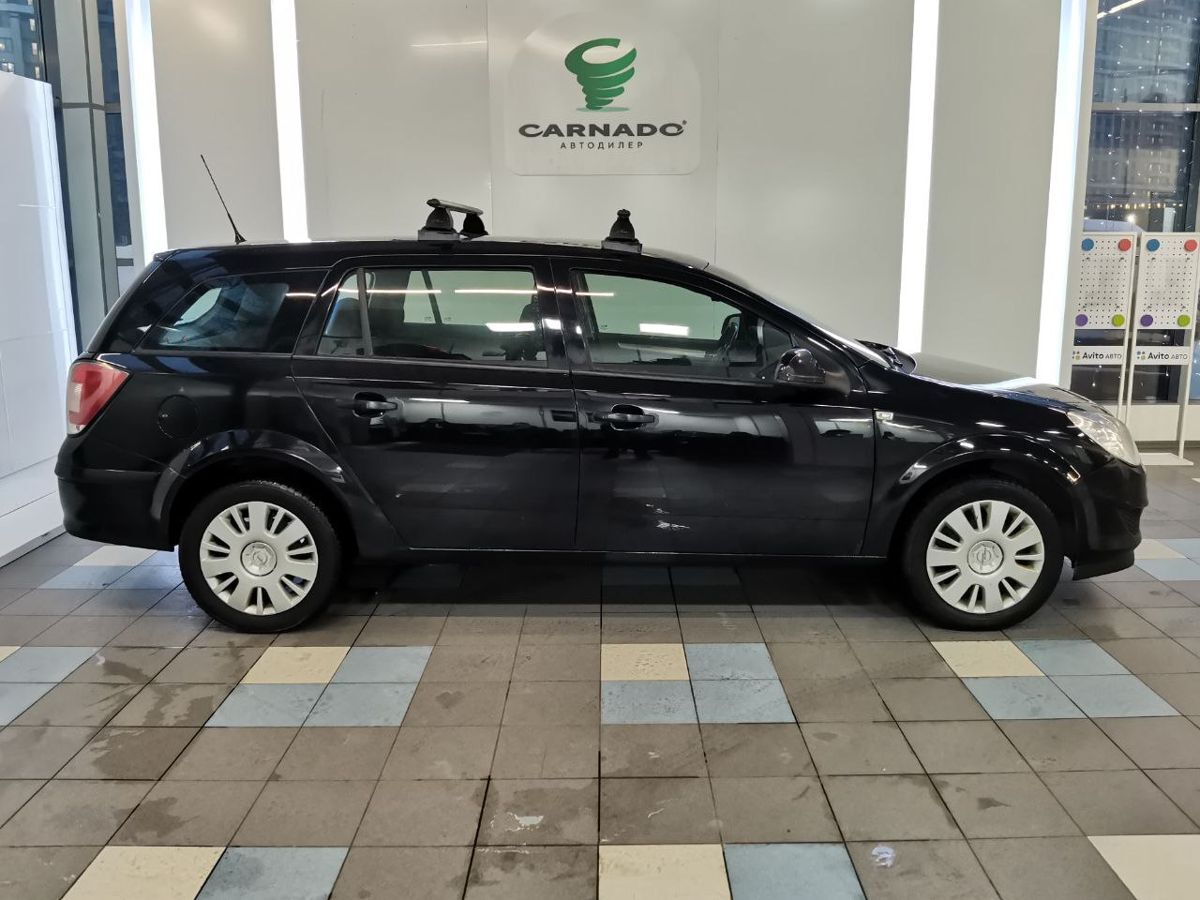 Opel Astra, 2011 год