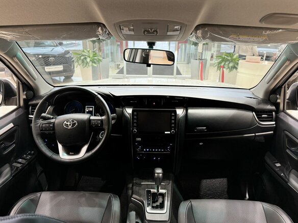 2023 Toyota Fortuner II Рестайлинг, белый, 7500000 рублей - вид 12