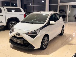 2021 Toyota Aygo II Рестайлинг, белый, 1092000 рублей, вид 1