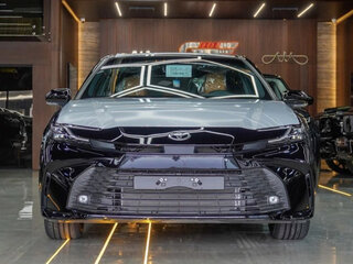 2025 Toyota Camry IX (XV80), чёрный, 5720084 рублей, вид 2