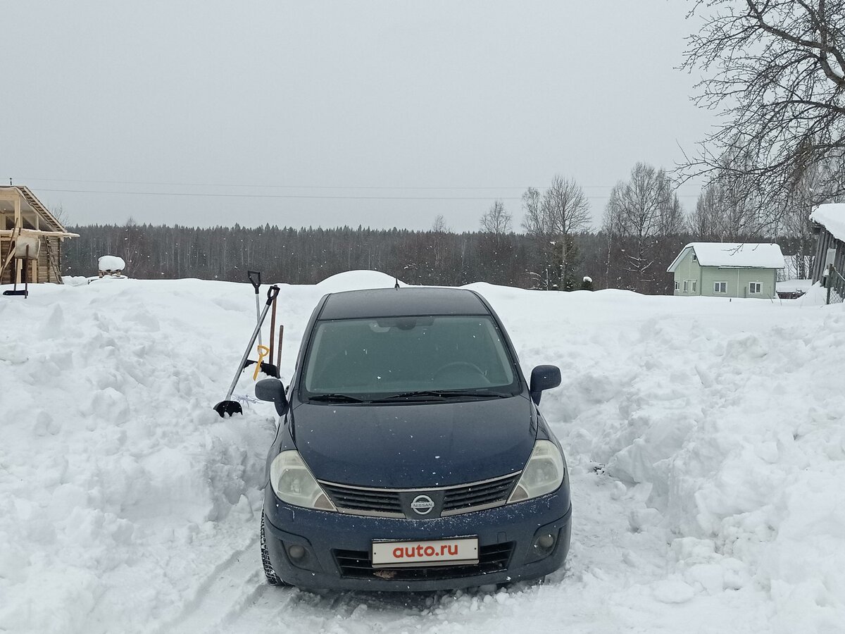 Ниссан тиида синий