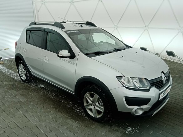 Купить б/у Renault Sandero II Stepway 1.6 AT (102 л.с.) бензин автомат ...
