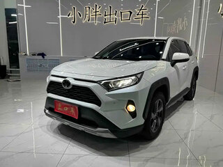 2022 Toyota RAV4 V (XA50), белый, 2330000 рублей, вид 1