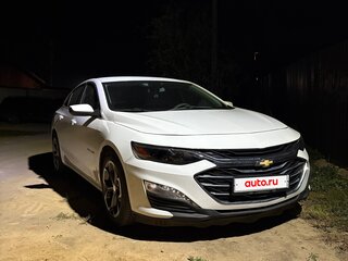 2020 Chevrolet Malibu IX Рестайлинг, белый, 1650000 рублей, вид 1