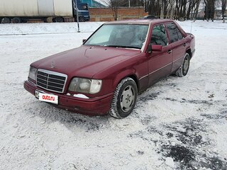 1993 Mercedes-Benz E-Класс 220 I (W124), красный, 360000 рублей, вид 1