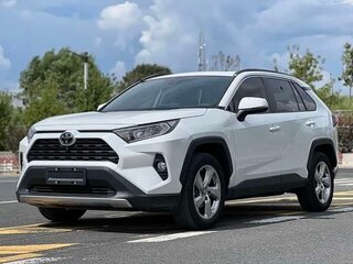 2021 Toyota RAV4 V (XA50), белый, 2130000 рублей, вид 1