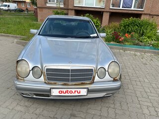 1998 Mercedes-Benz E-Класс 240 II (W210, S210), серебристый, 180000 рублей, вид 1