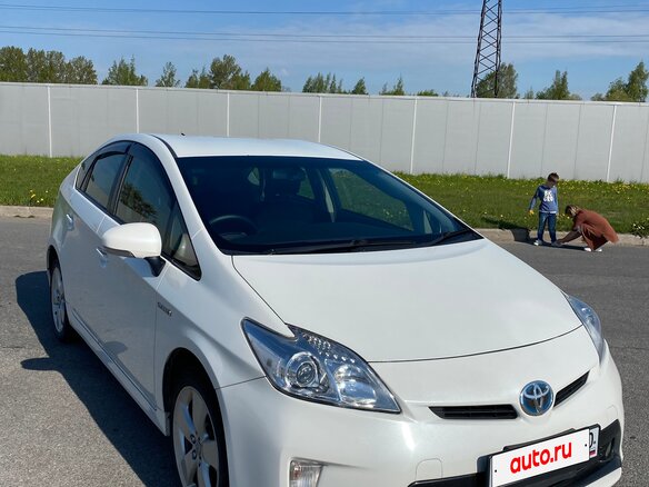 2015 Toyota Prius III Рестайлинг (XW30), белый, 1430000 рублей - вид 1