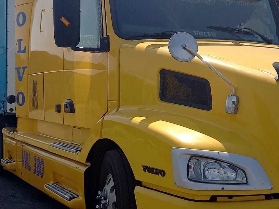 Купить б/у Volvo VNL дизель автомат в Омске: жёлтый 2002 года на Авто ...