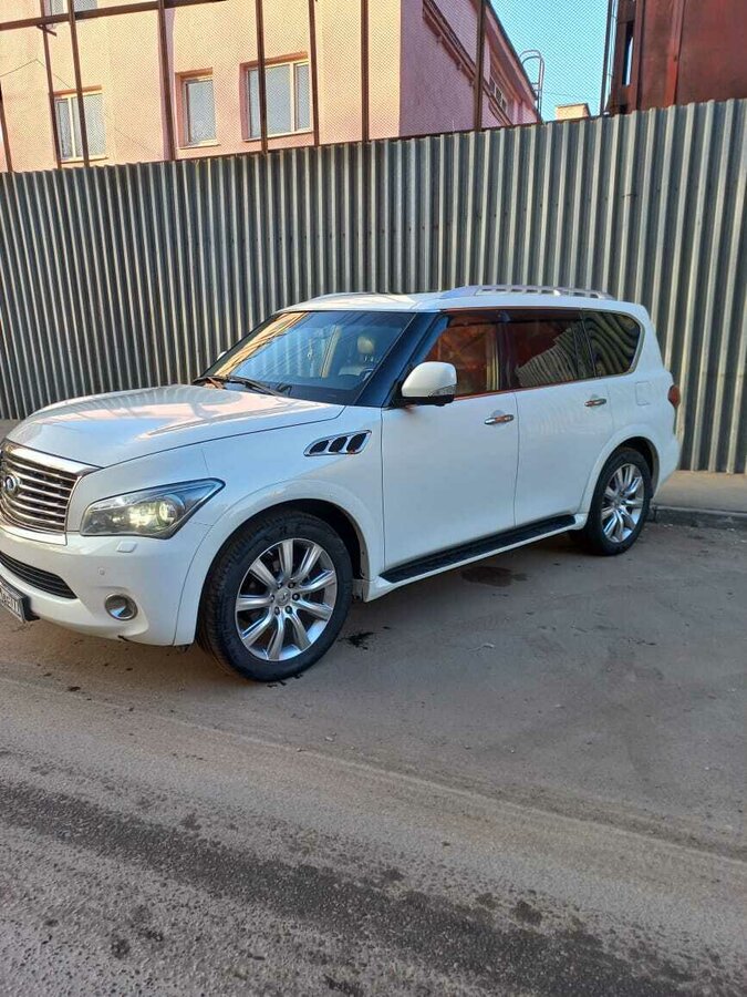 Инфинити qx56 белый