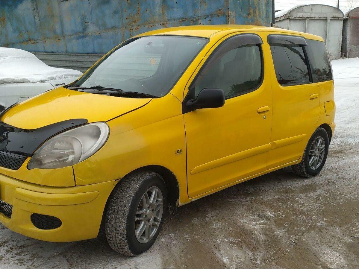 Тойота фанкарго 2003