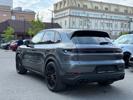2026 Porsche Cayenne III Рестайлинг, серый, 14040000 рублей, вид 4