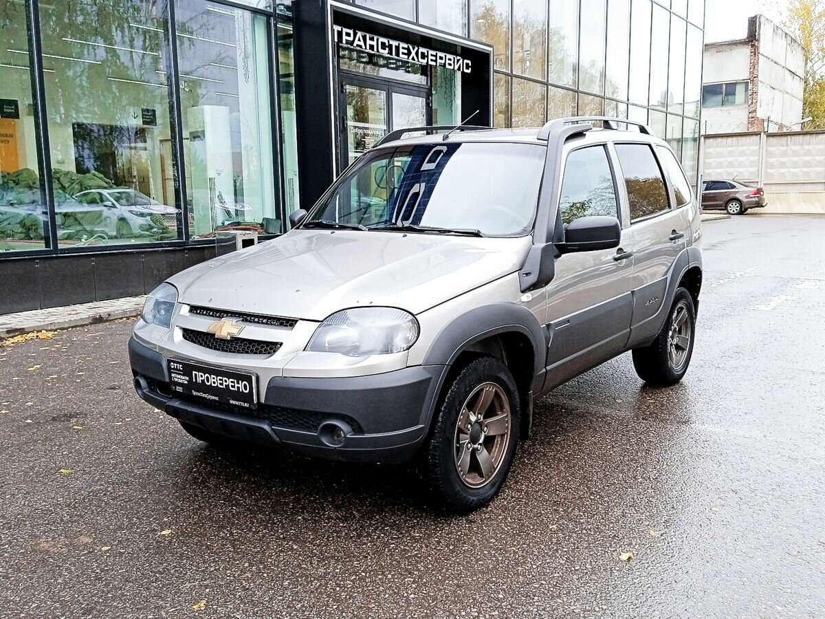 Купить б/у Chevrolet Niva I Рестайлинг 1.7 MT (80 л.с.) 4WD бензин ...