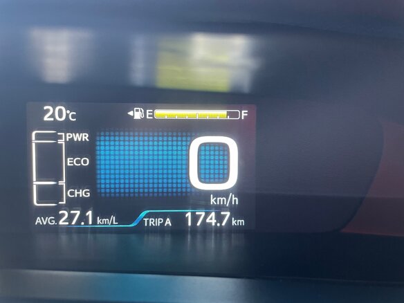 2019 Toyota Prius IV Рестайлинг (XW50), белый, 1750000 рублей - вид 14