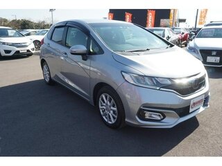 2018 Honda Fit III Рестайлинг, серебристый, 1005000 рублей, вид 1
