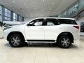 2023 Toyota Fortuner II Рестайлинг, белый, 7500000 рублей - вид 4