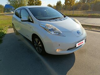 2013 Nissan Leaf I (ZE0/AZE0), белый, 1250000 рублей, вид 2