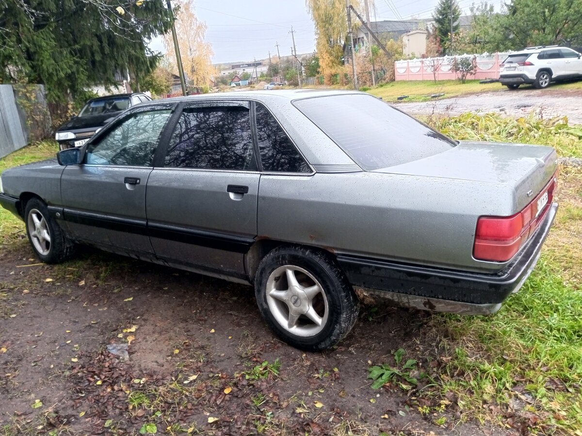 Ниссан старый седан 1989г