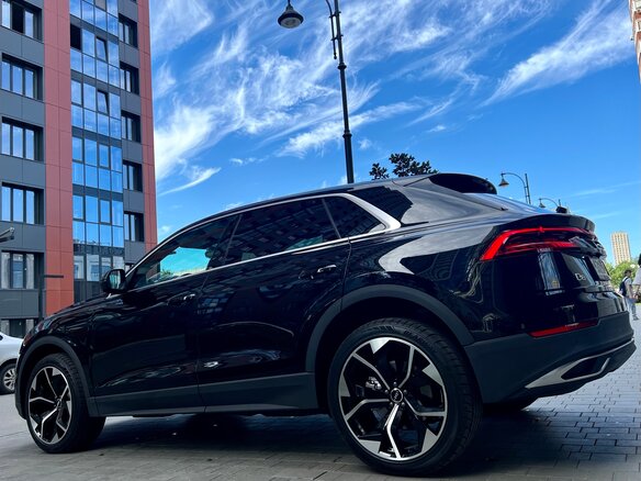 Купить б/у Audi Q8 I (4M) 55 TFSI 3.0 AT (340 л.с.) 4WD бензин автомат ...