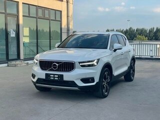 2021 Volvo XC40 I, белый, 2350000 рублей, вид 1