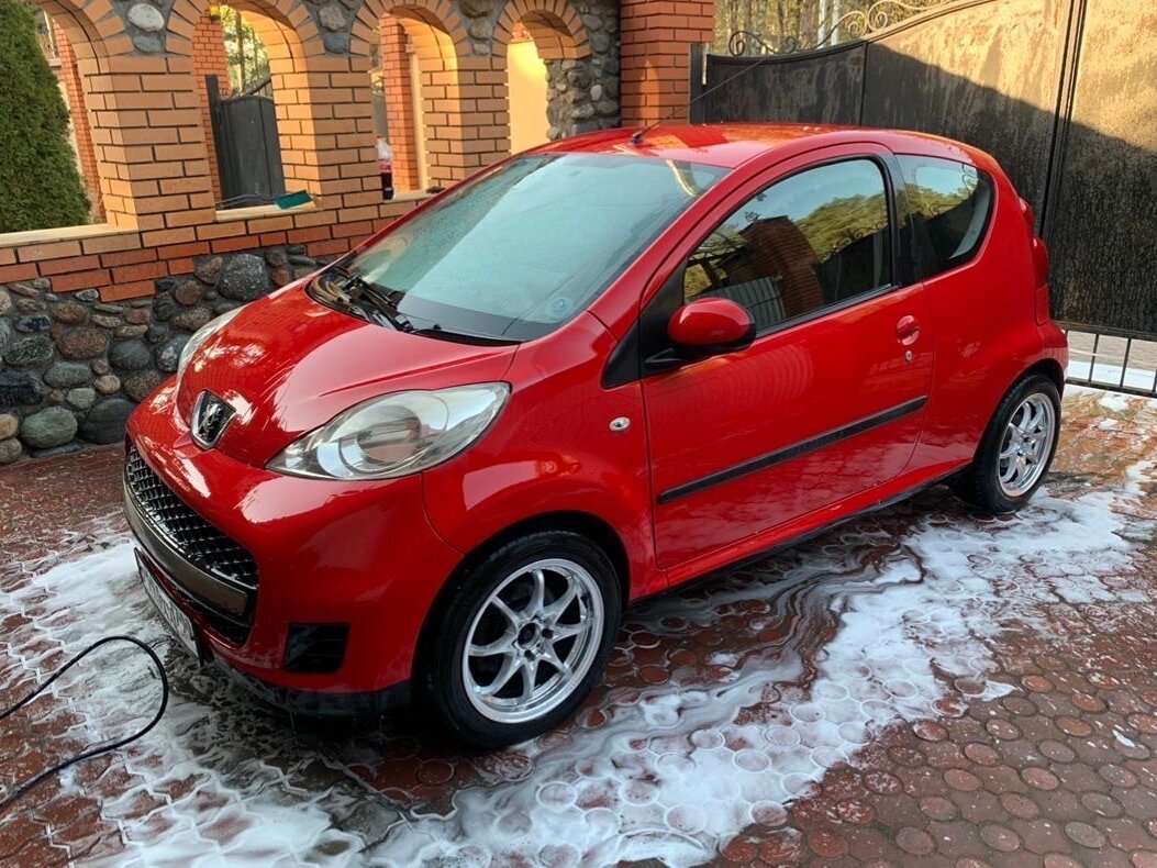 Купить б/у Peugeot 107 I Рестайлинг 1.0 AMT (68 л.с.) бензин робот в ...