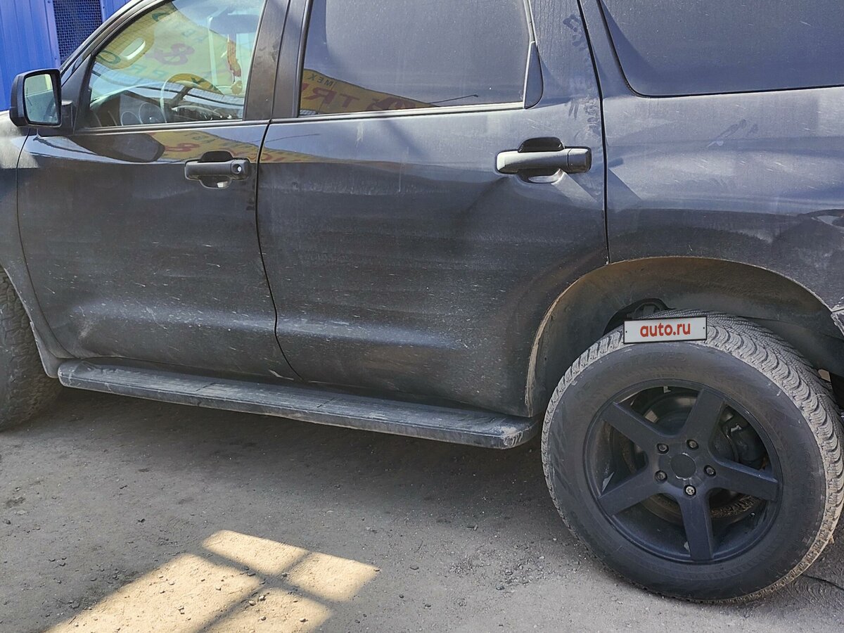 Купить б/у Toyota Sequoia II 5.7 AT (381 л.с.) 4WD бензин автомат в ...