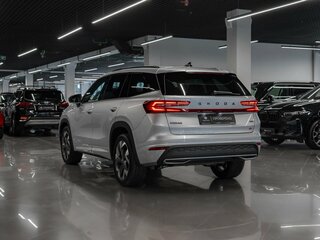 2025 Skoda Kodiaq II, серый, 6250000 рублей, вид 5