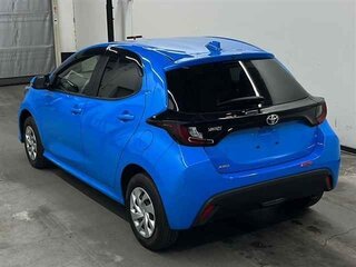 2021 Toyota Yaris IV, голубой, 1368030 рублей, вид 1