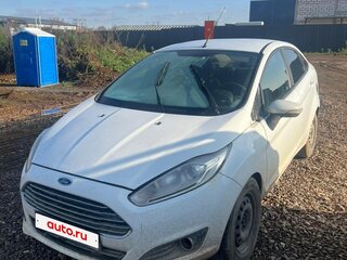 2016 Ford Fiesta Mk6 Рестайлинг, белый, 240000 рублей, вид 1