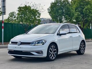 2020 Volkswagen Golf VII Рестайлинг, белый, 1450000 рублей, вид 1