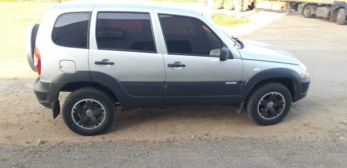 Купить б/у Chevrolet Niva I Рестайлинг 1.7 MT (80 л.с.) 4WD бензин ...