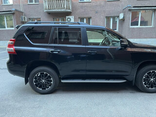 2017 Toyota Land Cruiser Prado 150 Series Рестайлинг 1, чёрный, 3690000 рублей, вид 1