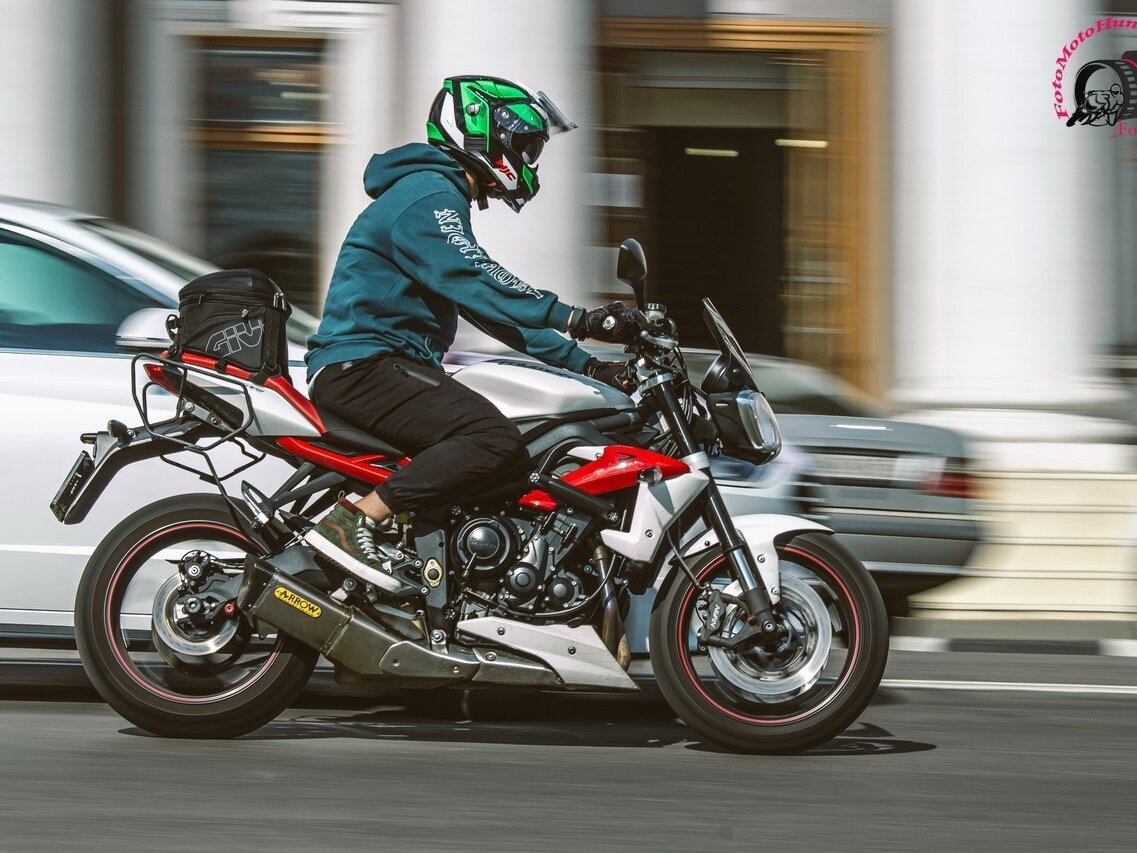 РњРѕС‚РѕРіРѕРЅС‰РёРє Triumph Street Triple