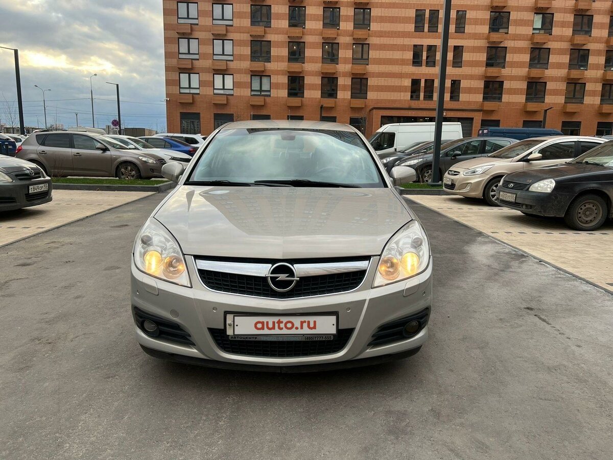 Бежевый опель вектра