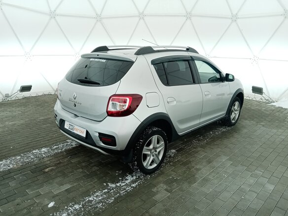 Купить б/у Renault Sandero II Stepway 1.6 AT (102 л.с.) бензин автомат ...