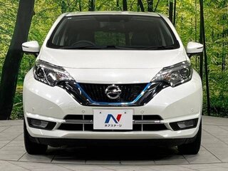 2017 Nissan Note e-Power II Рестайлинг, белый, 760000 рублей, вид 1