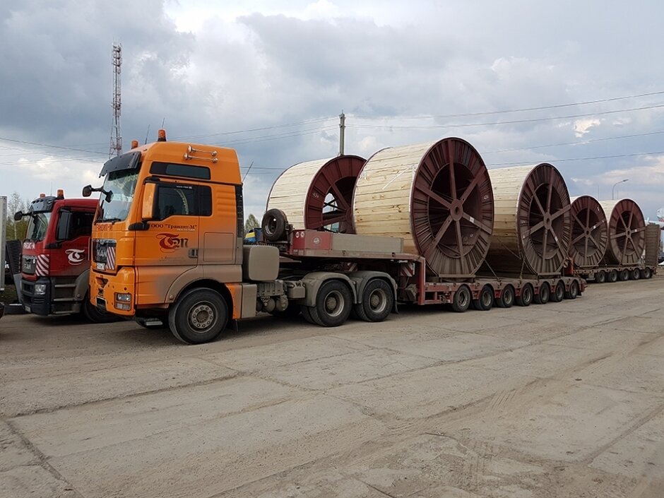 Погрузка барабанов с кабелем