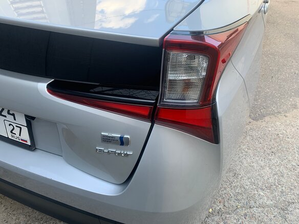 2020 Toyota Prius IV Рестайлинг (XW50), серый, 1950000 рублей - вид 16