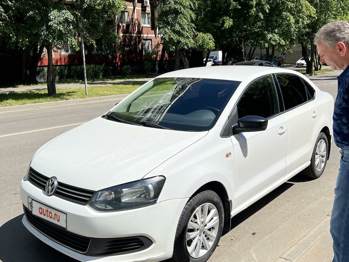Купить б/у Volkswagen Polo V 1.6 AT (105 л.с.) бензин автомат в Москве ...
