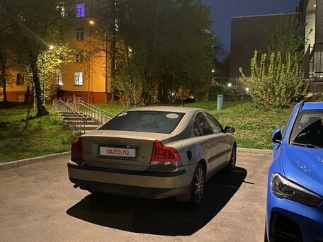 Kupit B U Volvo S60 I 2 4 Mt 170 L S Benzin Mehanika V Moskve Zolotistyj Volvo S60 I Sedan 03 Goda Po Cene 4 000 Rublej Na Avto Ru