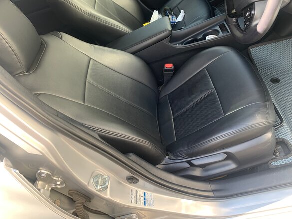 2020 Toyota Prius IV Рестайлинг (XW50), серый, 1950000 рублей - вид 10