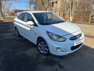 2013 Hyundai Solaris I, белый, 790000 рублей, вид 1