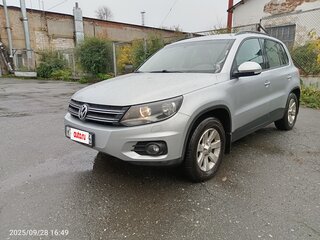 2012 Volkswagen Tiguan I Рестайлинг, серебристый, 1300000 рублей, вид 1