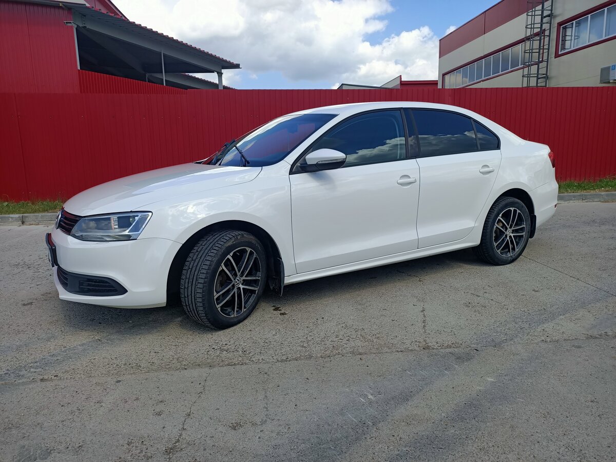 Купить б/у Volkswagen Jetta VI 1.6 AT (105 л.с.) бензин автомат в ...
