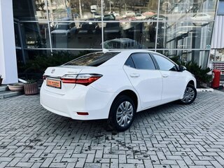 2018 Toyota Corolla XI (E160, E170, E180) Рестайлинг 1, белый, 1710000 рублей, вид 2