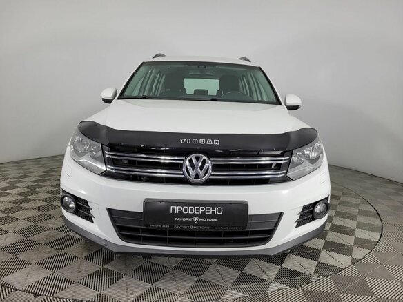 2016 Volkswagen Tiguan I Рестайлинг, белый - вид 2