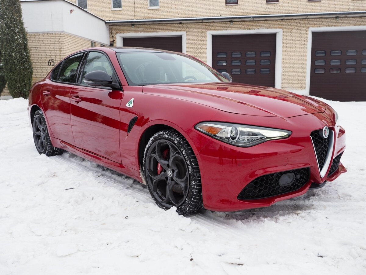Купить б/у Alfa Romeo Giulia II (952) 2.0 AT (280 л.с.) 4WD бензин ...