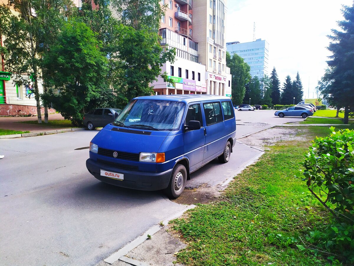 Синий фольксваген минивэн