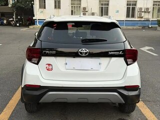 2022 Toyota Yaris L XP150 Рестайлинг, белый, 1250001 рублей, вид 5